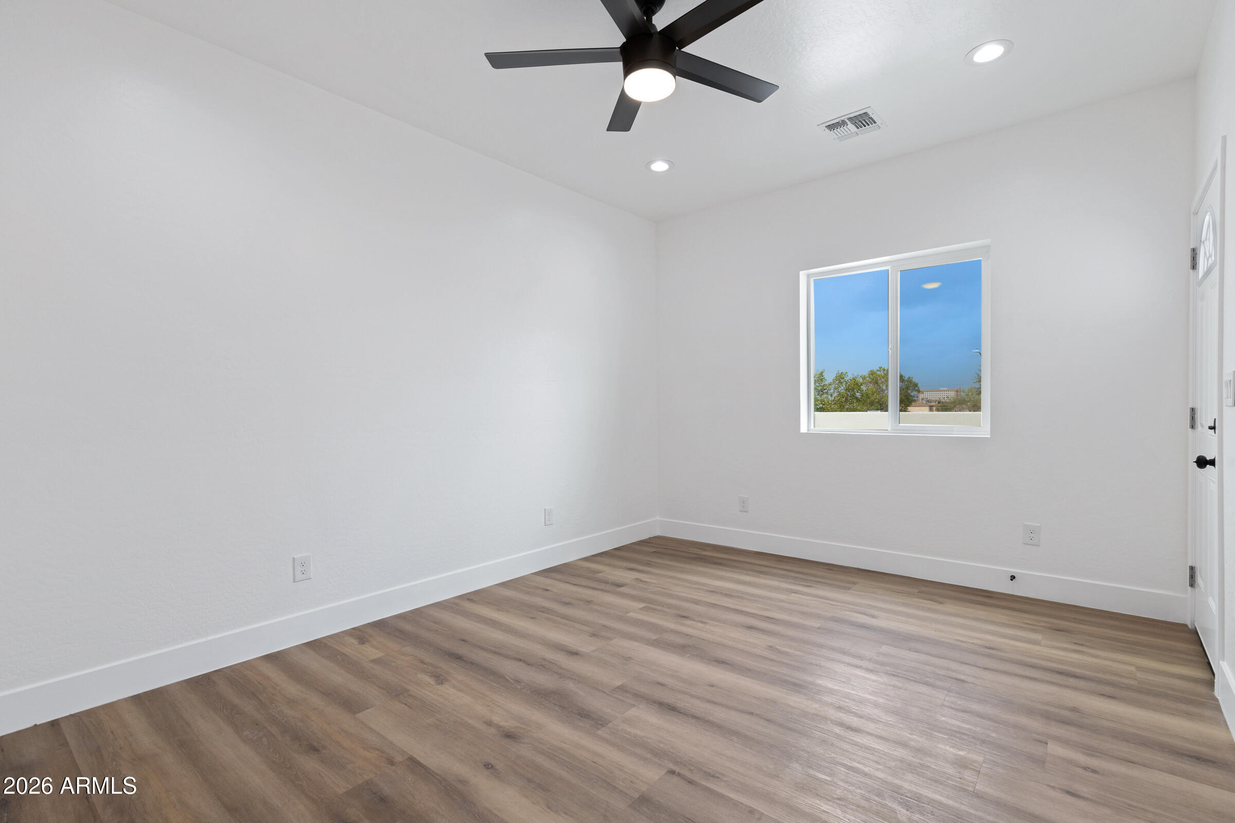 1527 West Hadley Street Phoenix, AZ 85007 - Photo 21 of 28 1523 W Hadley St-49