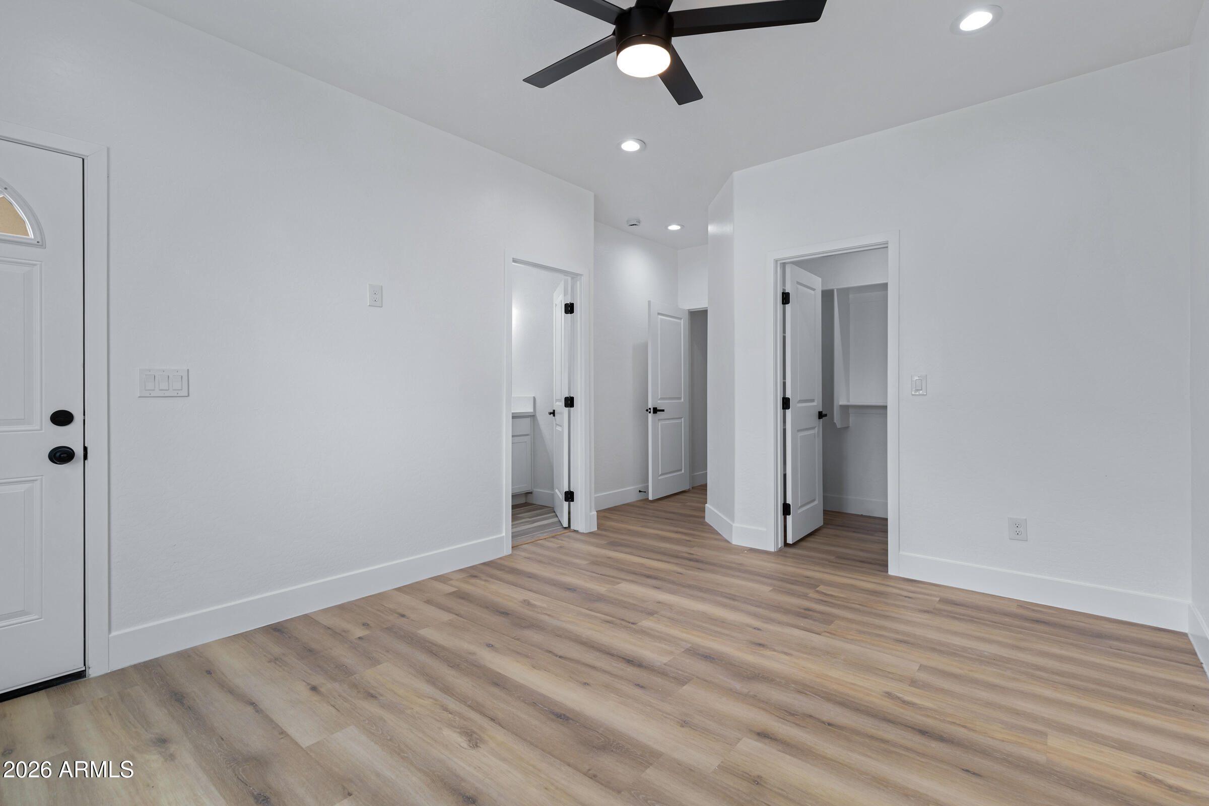 1527 West Hadley Street Phoenix, AZ 85007 - Photo 22 of 28 1523 W Hadley St-50