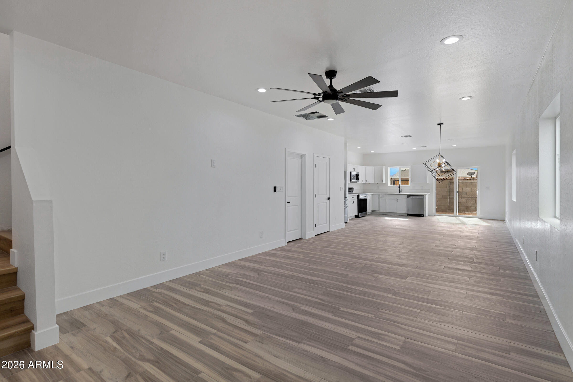 1527 West Hadley Street Phoenix, AZ 85007 - Photo 6 of 28 1523 W Hadley St-34