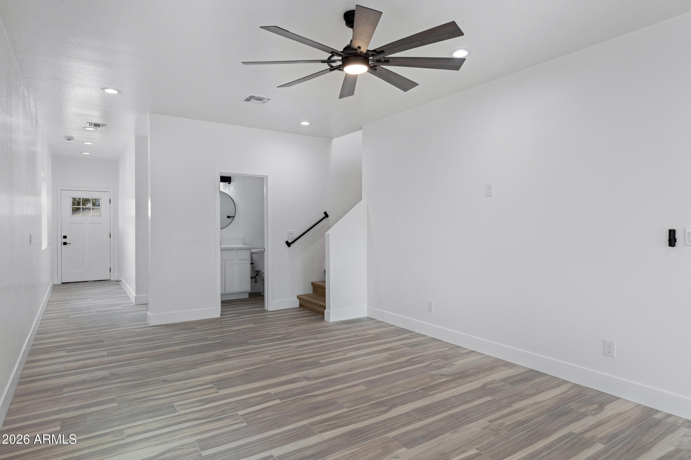 1527 West Hadley Street Phoenix, AZ 85007 - Photo 7 of 28 1523 W Hadley St-35