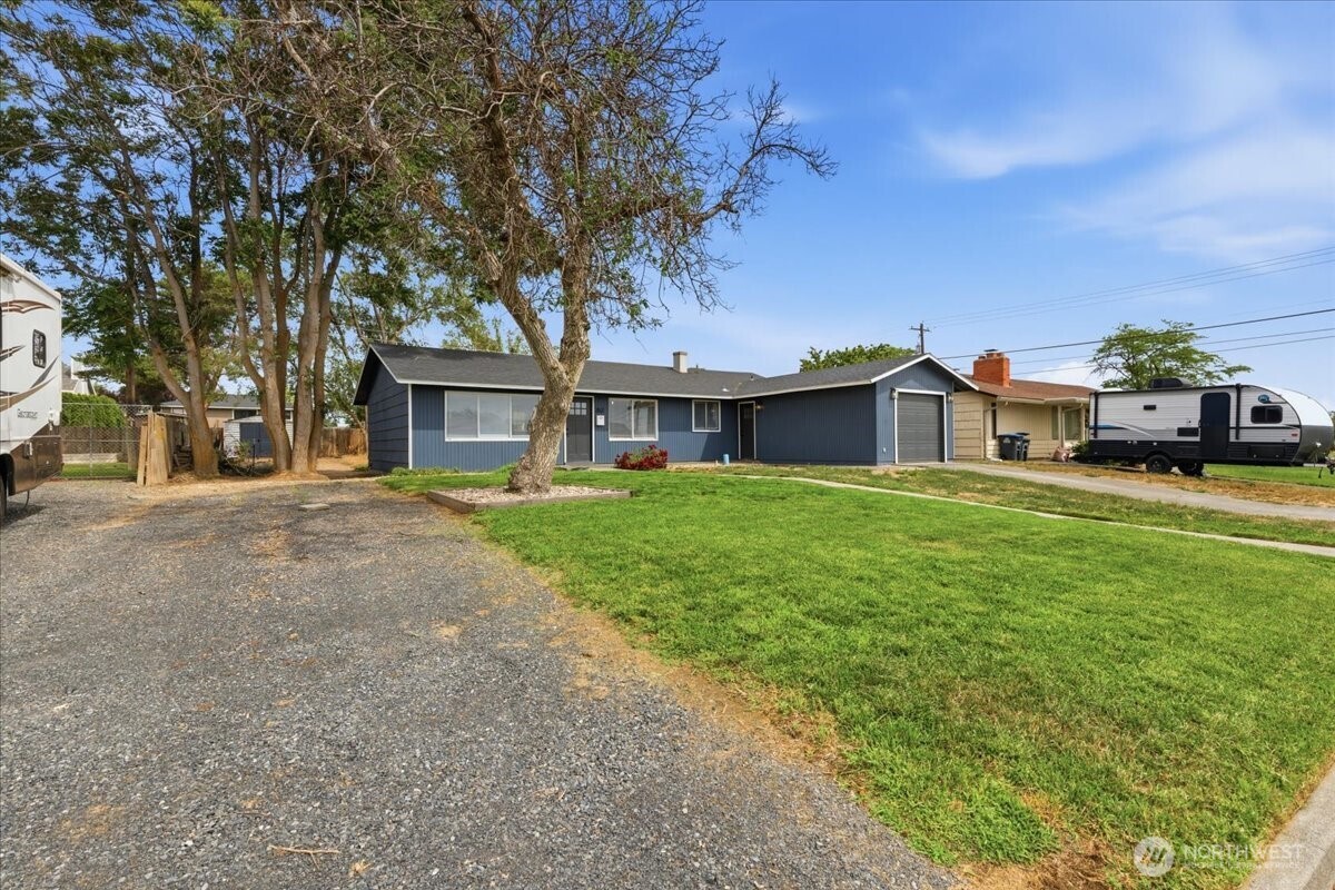 262 North Earl Road Moses Lake, WA 98837 - Photo 2 of 28