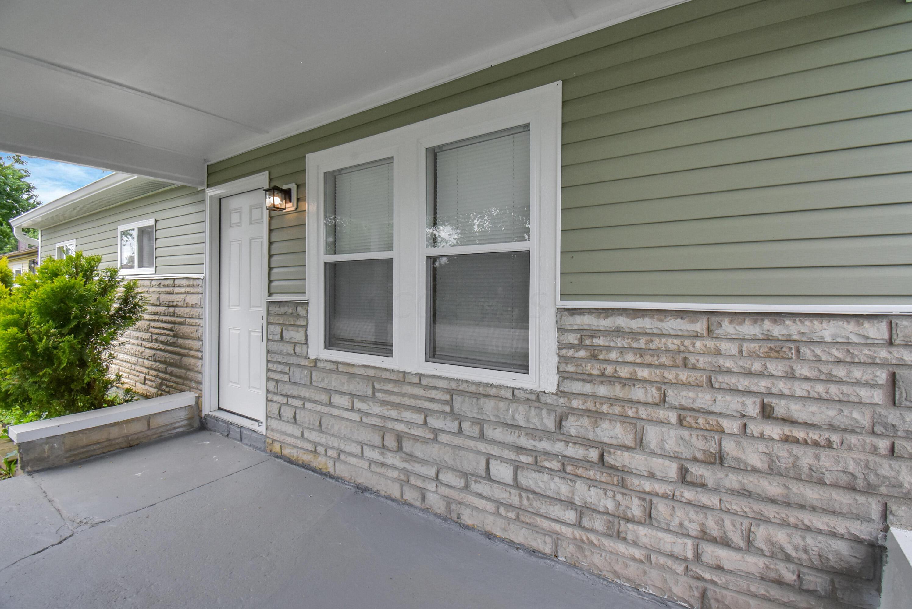 643 Demorest Road Columbus, OH 43204 - Photo 5 of 38 DSC_3487
