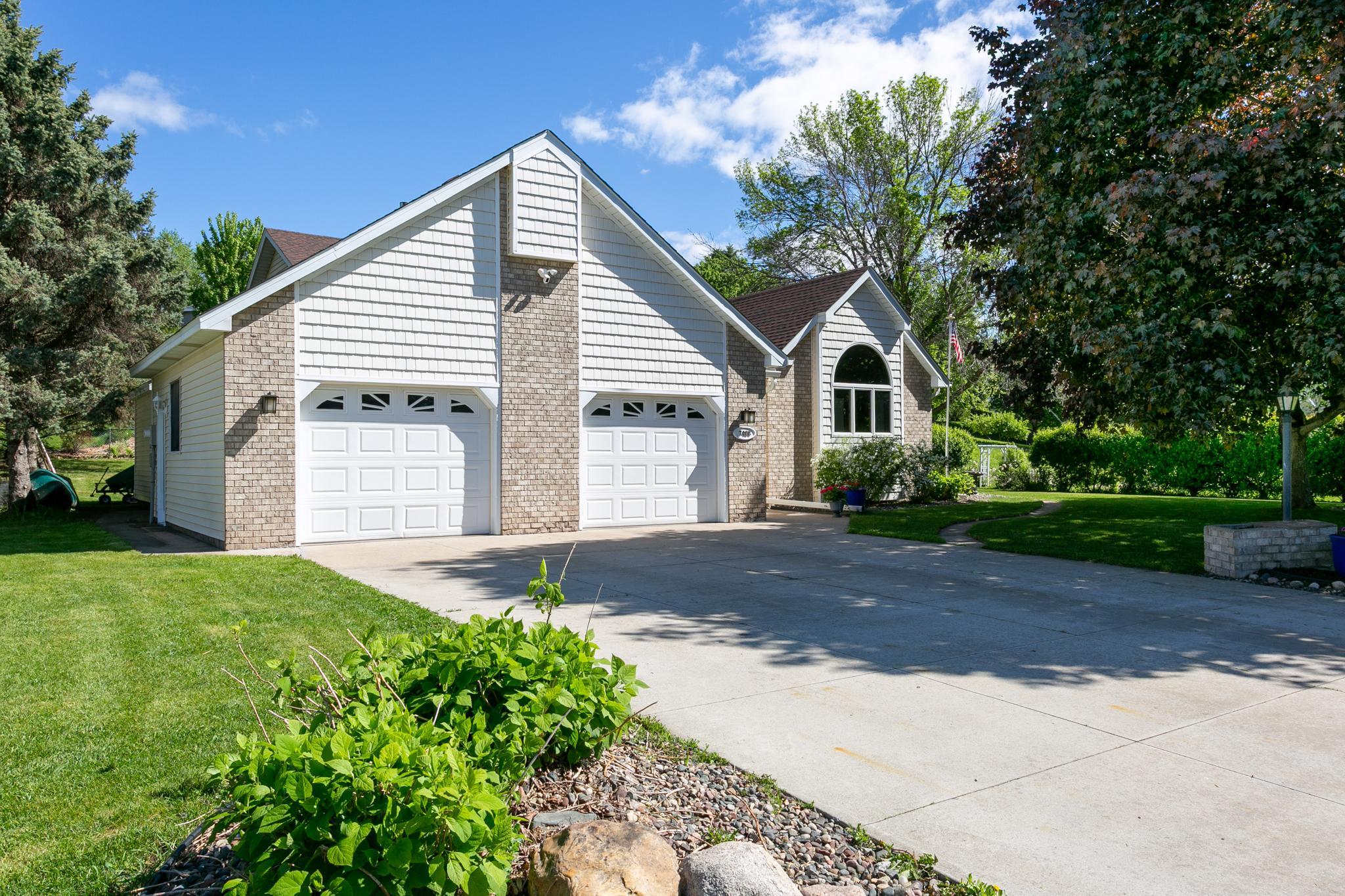 7488 Newbury Road Woodbury, MN 55125 - Photo 1 of 39