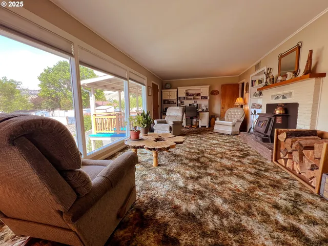 $348,000 | 600 Southeast 2nd Avenue, John Day, OR 97845