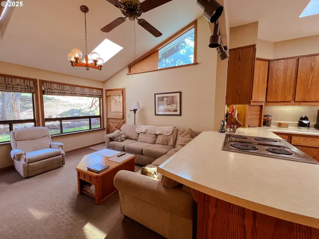 $348,000 | 600 Southeast 2nd Avenue, John Day, OR 97845