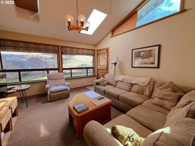 $348,000 | 600 Southeast 2nd Avenue, John Day, OR 97845