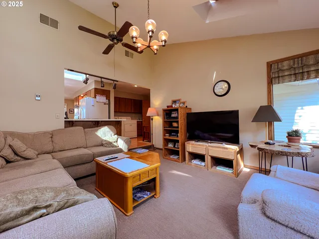 $348,000 | 600 Southeast 2nd Avenue, John Day, OR 97845