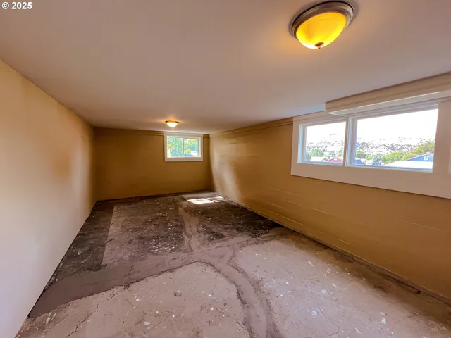 $348,000 | 600 Southeast 2nd Avenue, John Day, OR 97845