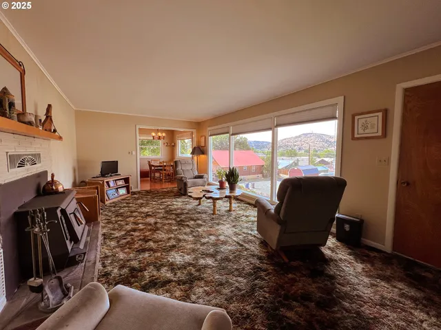 $348,000 | 600 Southeast 2nd Avenue, John Day, OR 97845