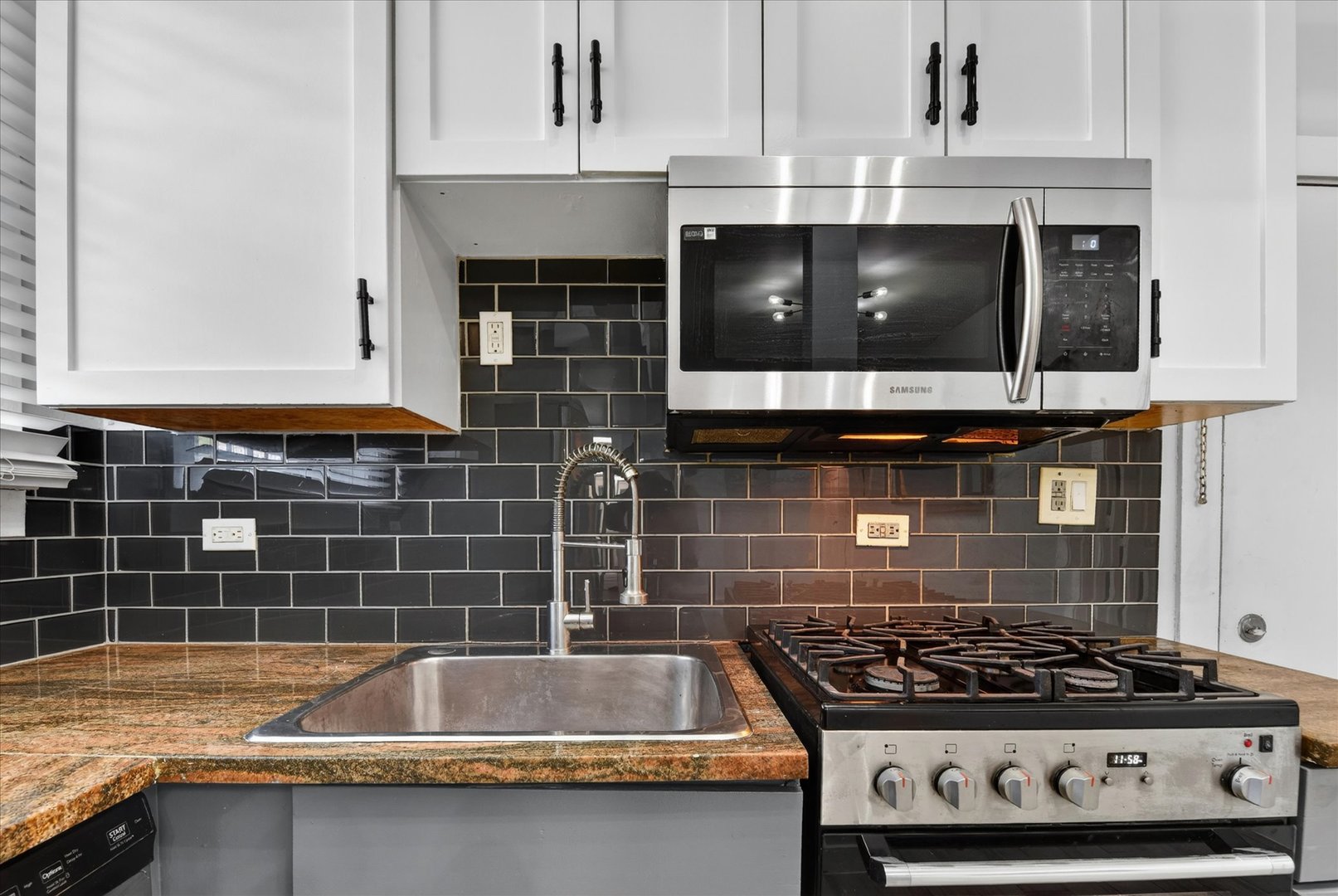 7033 North Sheridan Road, Unit G Chicago, IL 60626 - Photo 5 of 17