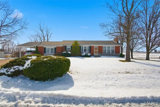 $374,900 | 232 Gilmore Lake Road, Columbia, IL 62236