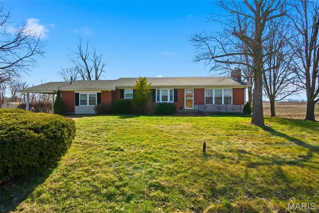 $374,900 | 232 Gilmore Lake Road, Columbia, IL 62236