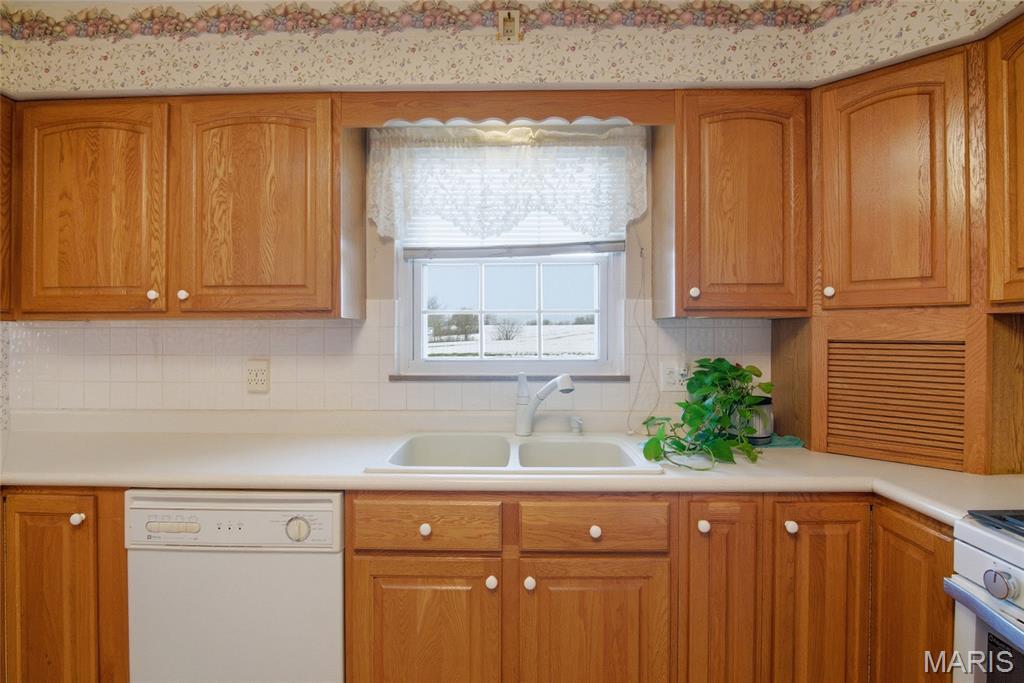 232 Gilmore Lake Road Columbia, IL 62236 - Photo 11 of 52