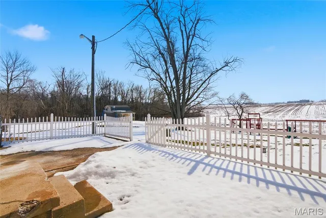 $374,900 | 232 Gilmore Lake Road, Columbia, IL 62236