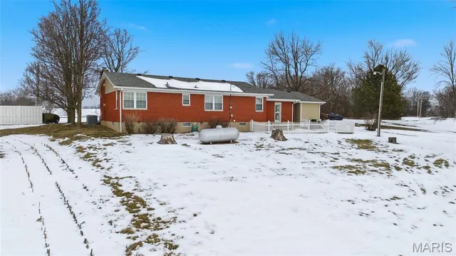 $374,900 | 232 Gilmore Lake Road, Columbia, IL 62236