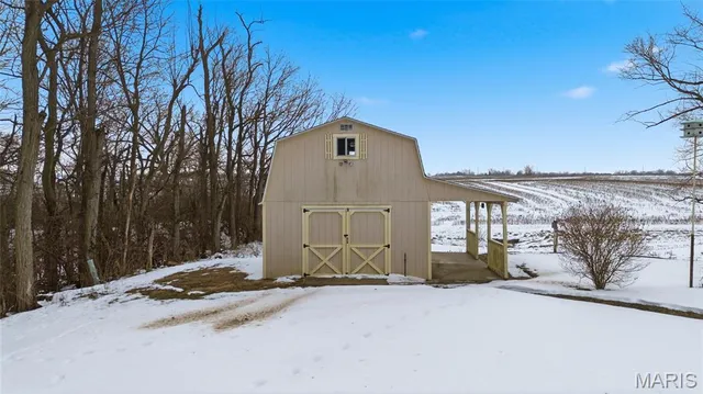 $374,900 | 232 Gilmore Lake Road, Columbia, IL 62236