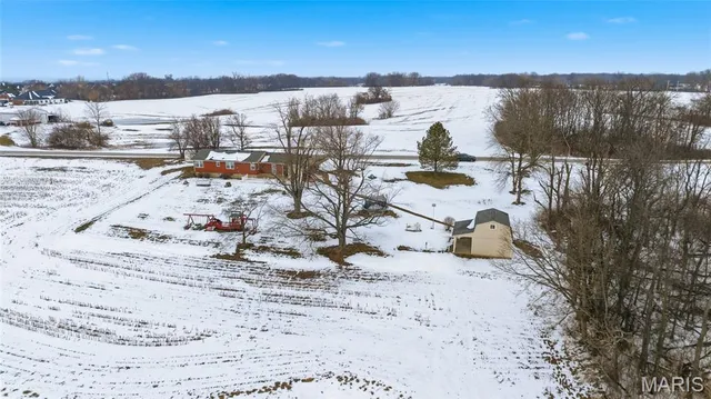 $374,900 | 232 Gilmore Lake Road, Columbia, IL 62236