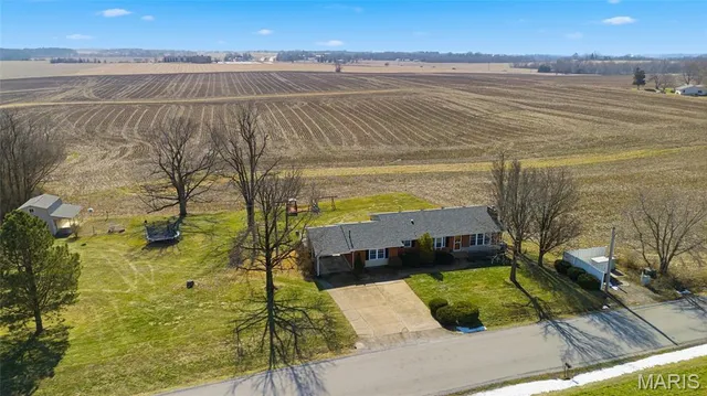 $374,900 | 232 Gilmore Lake Road, Columbia, IL 62236