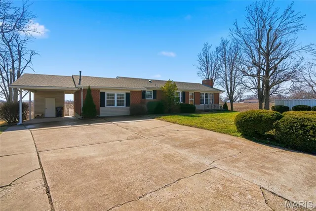 $374,900 | 232 Gilmore Lake Road, Columbia, IL 62236