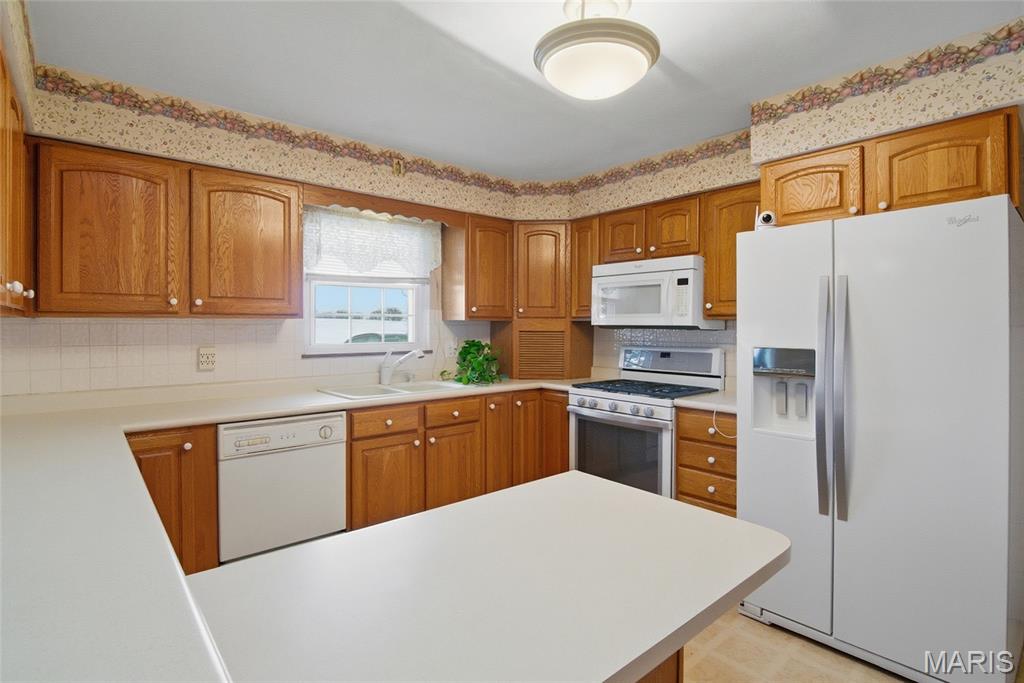 232 Gilmore Lake Road Columbia, IL 62236 - Photo 8 of 57