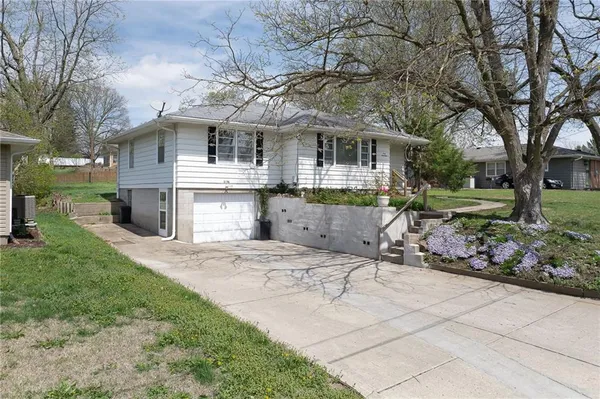 $234,900 | 4017 Pacific Street, St. Joseph, MO 64507