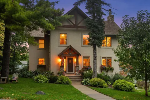 $1,595,000 | 126 Courtland Street, Excelsior, MN 55331