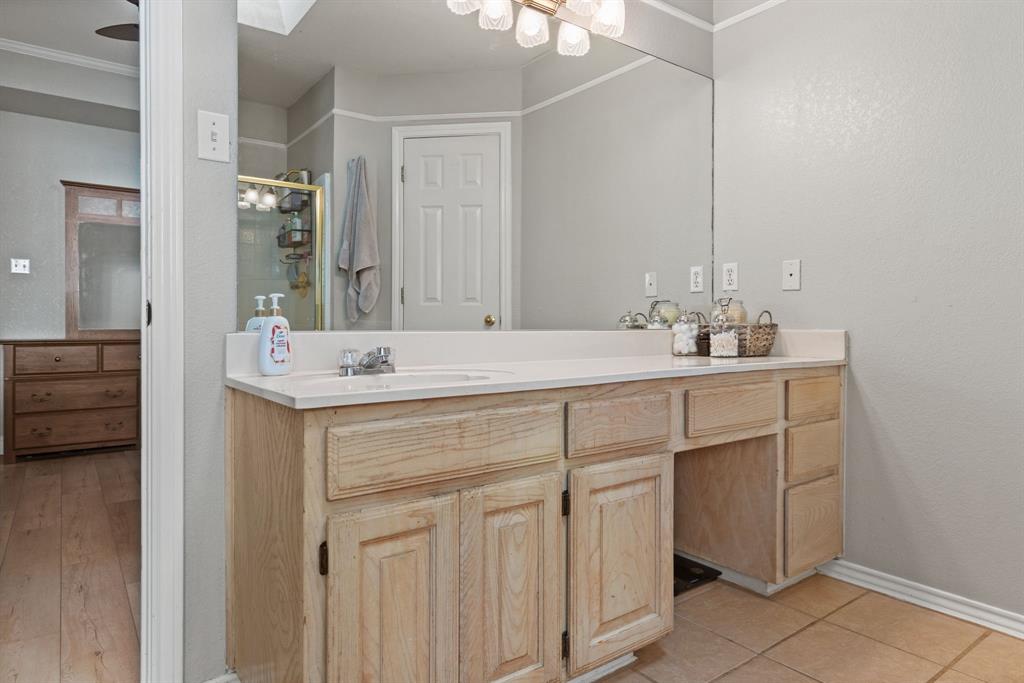 1008 Oak Valley Road Burleson, TX 76028 - Photo 12 of 30