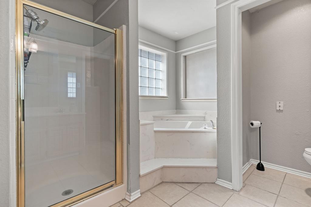 1008 Oak Valley Road Burleson, TX 76028 - Photo 13 of 30