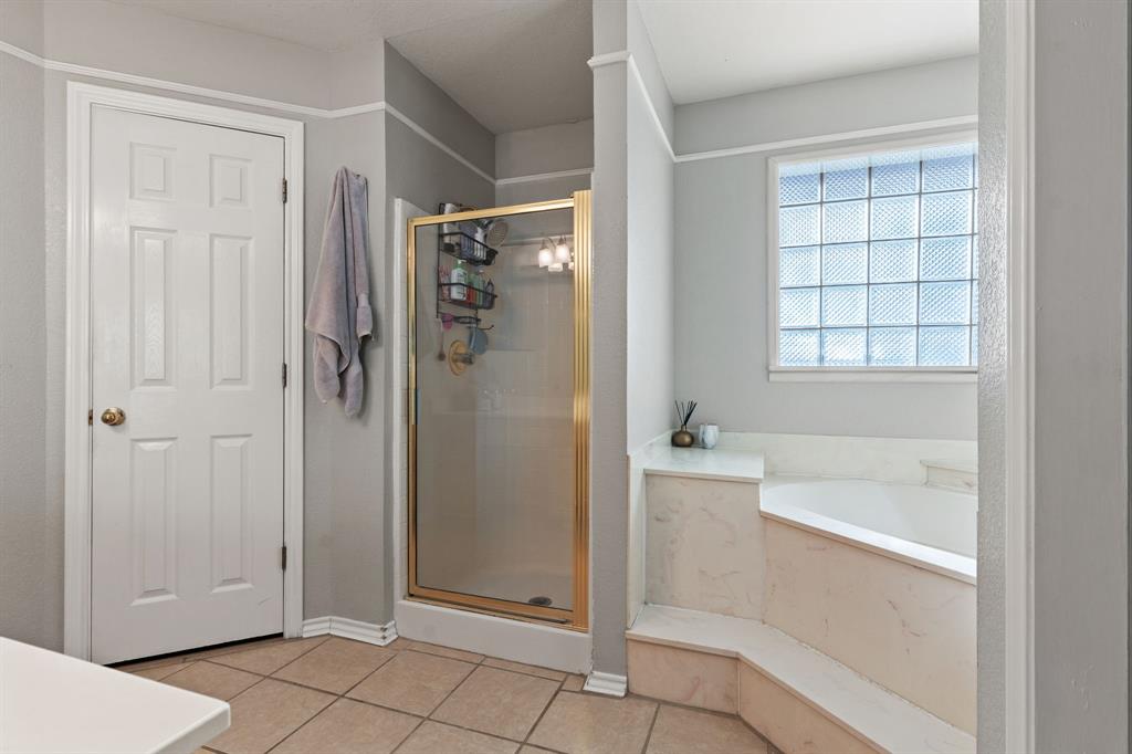 1008 Oak Valley Road Burleson, TX 76028 - Photo 14 of 30