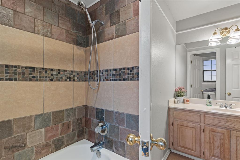 1008 Oak Valley Road Burleson, TX 76028 - Photo 16 of 30