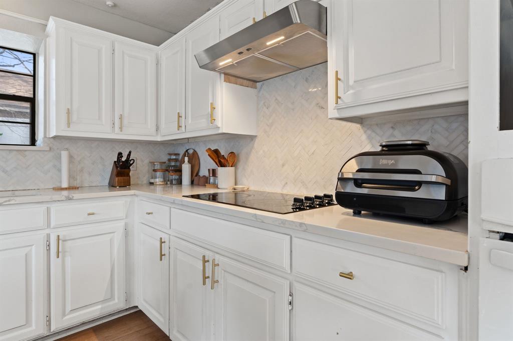 1008 Oak Valley Road Burleson, TX 76028 - Photo 7 of 30