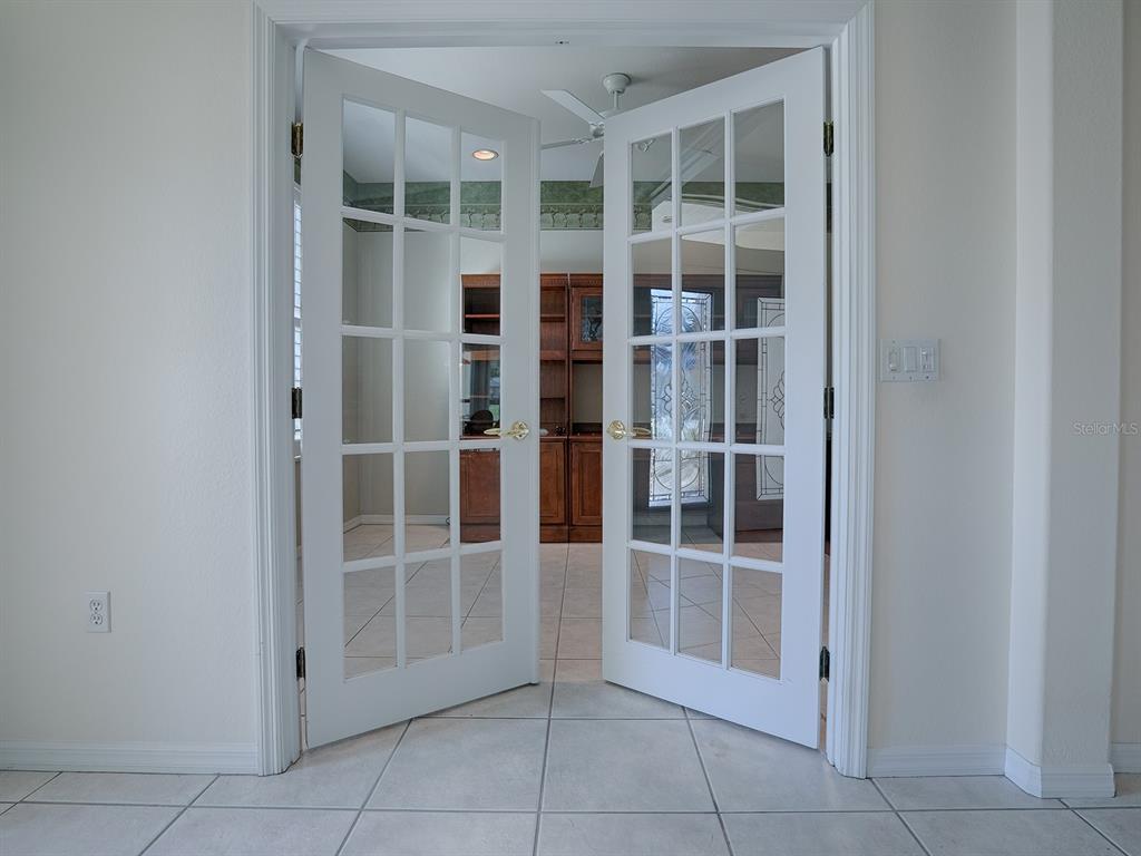 13007 Southeast 90th Court Road Summerfield, FL 34491 - Photo 4 of 78 Den/Study