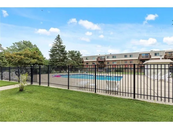 $129,000 | 14630 Garrett Avenue, Unit 503, Apple Valley, MN 55124