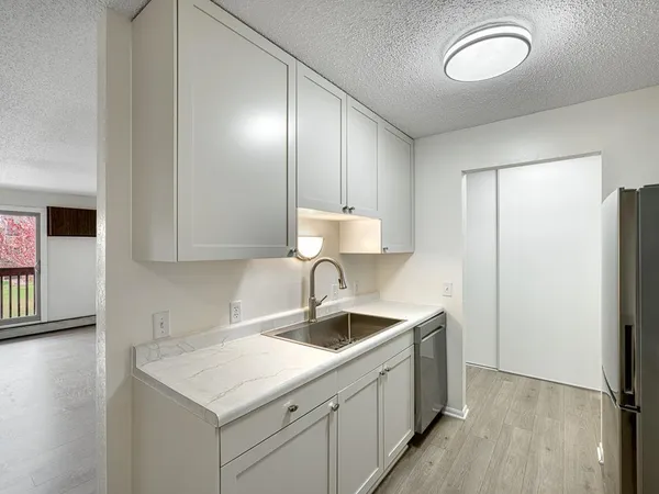 $129,000 | 14630 Garrett Avenue, Unit 503, Apple Valley, MN 55124