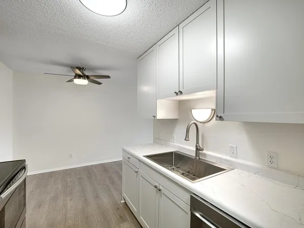 $129,000 | 14630 Garrett Avenue, Unit 503, Apple Valley, MN 55124