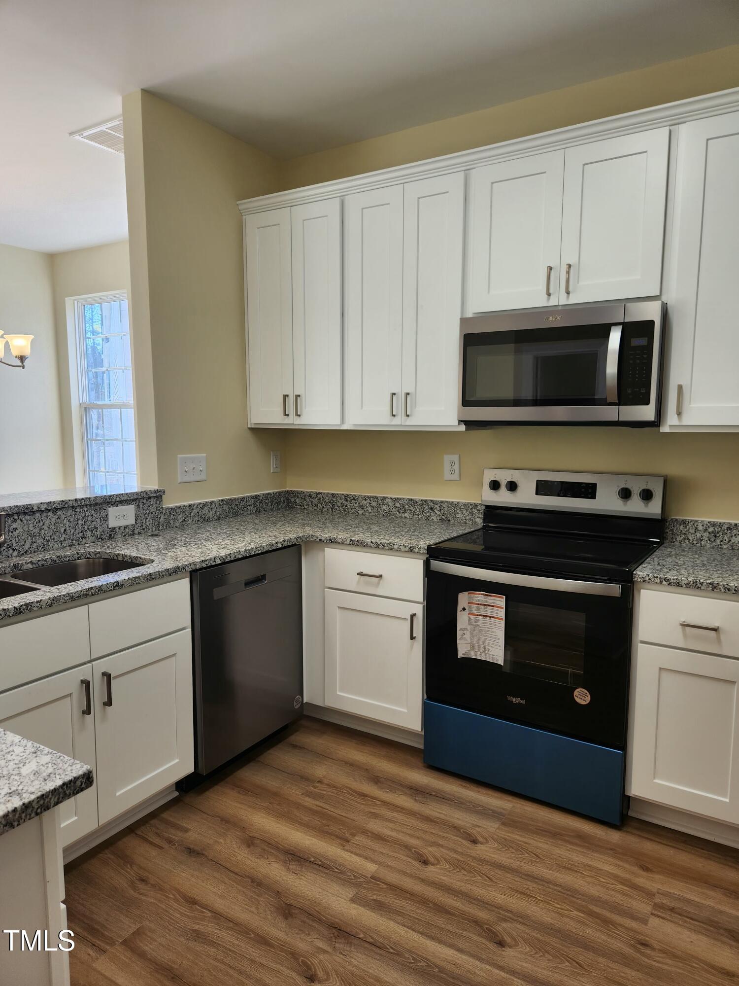 5409 Crescentview Parkway Raleigh, NC 27606 - Photo 13 of 46 Kitchen