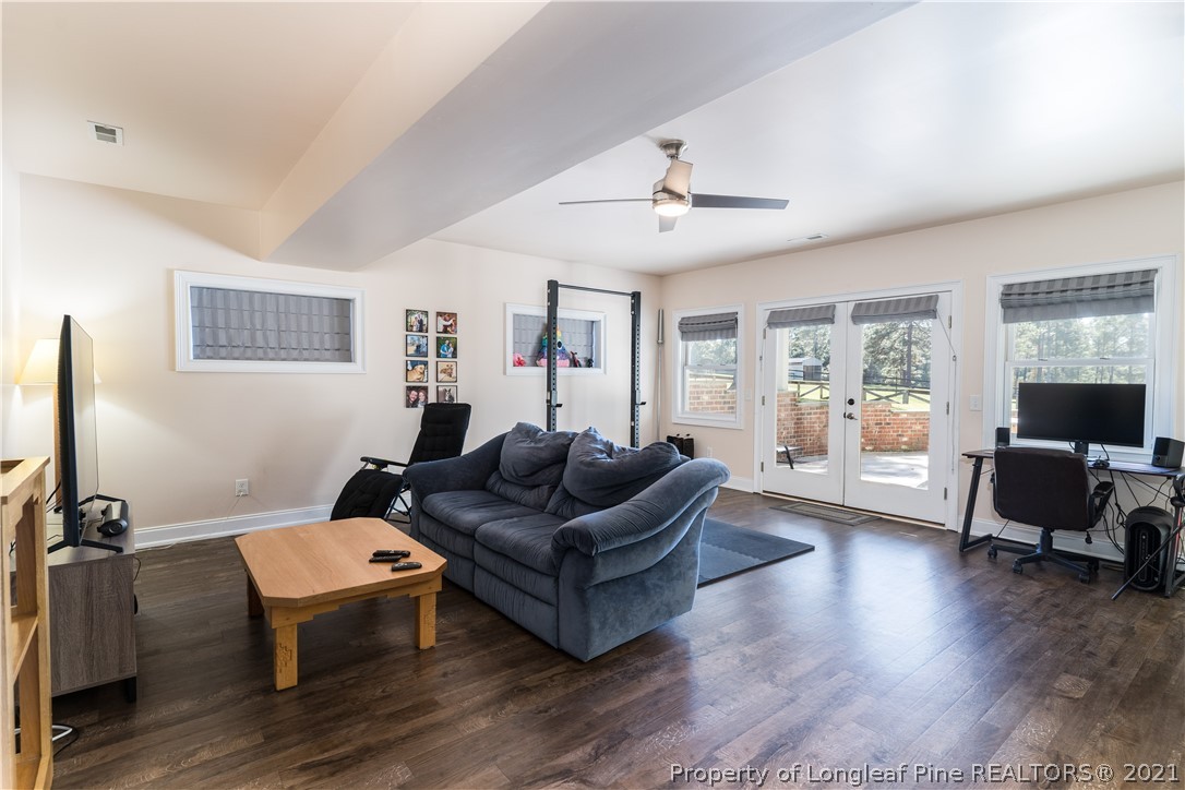 Undisclosed Address Aberdeen, NC 28315 - Photo 14 of 33 a living room with furniture