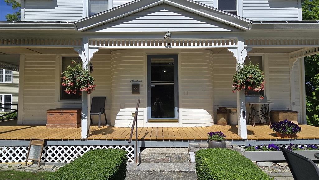 19 Denmark Street Worcester, MA 01605 - Photo 1 of 38
