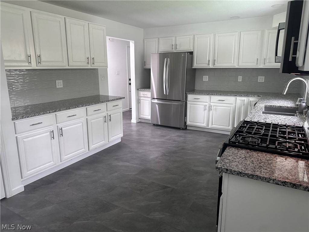 8815 King Graves Road Northeast Warren, OH 44484 - Photo 4 of 16