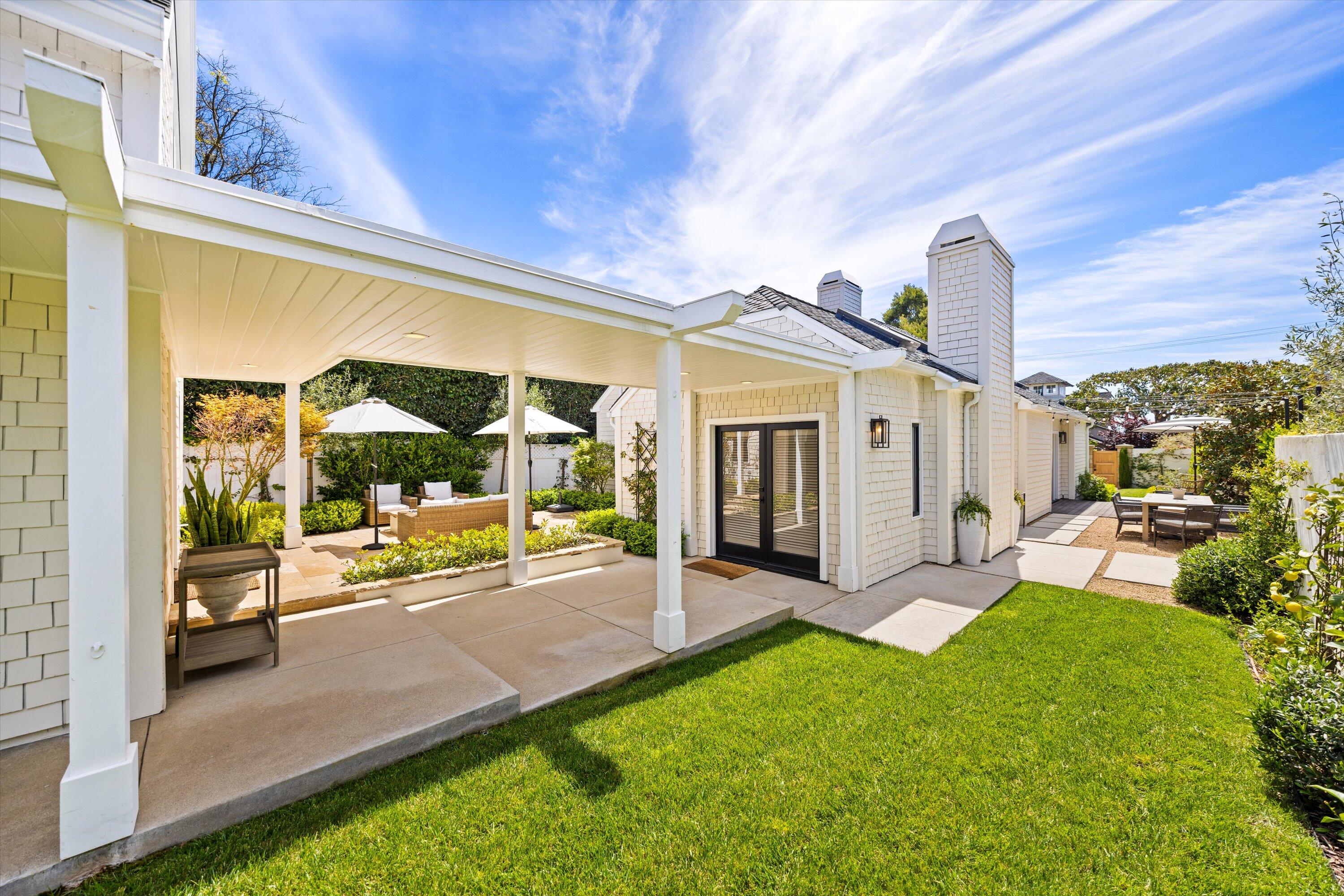 1152 Hill Road Santa Barbara, CA 93108 - Photo 11 of 22 Breezeway