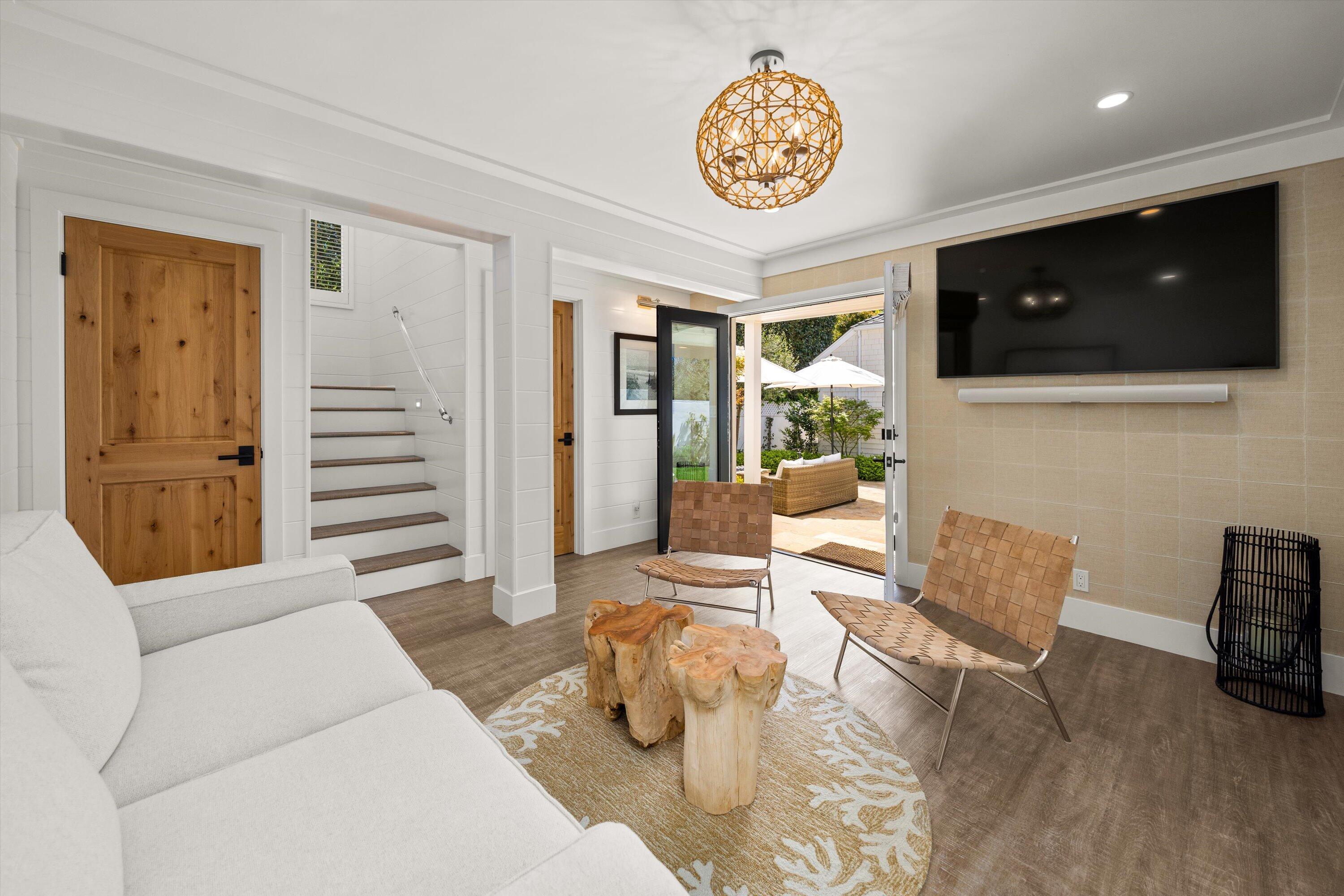 1152 Hill Road Santa Barbara, CA 93108 - Photo 12 of 22 Guest House - Living