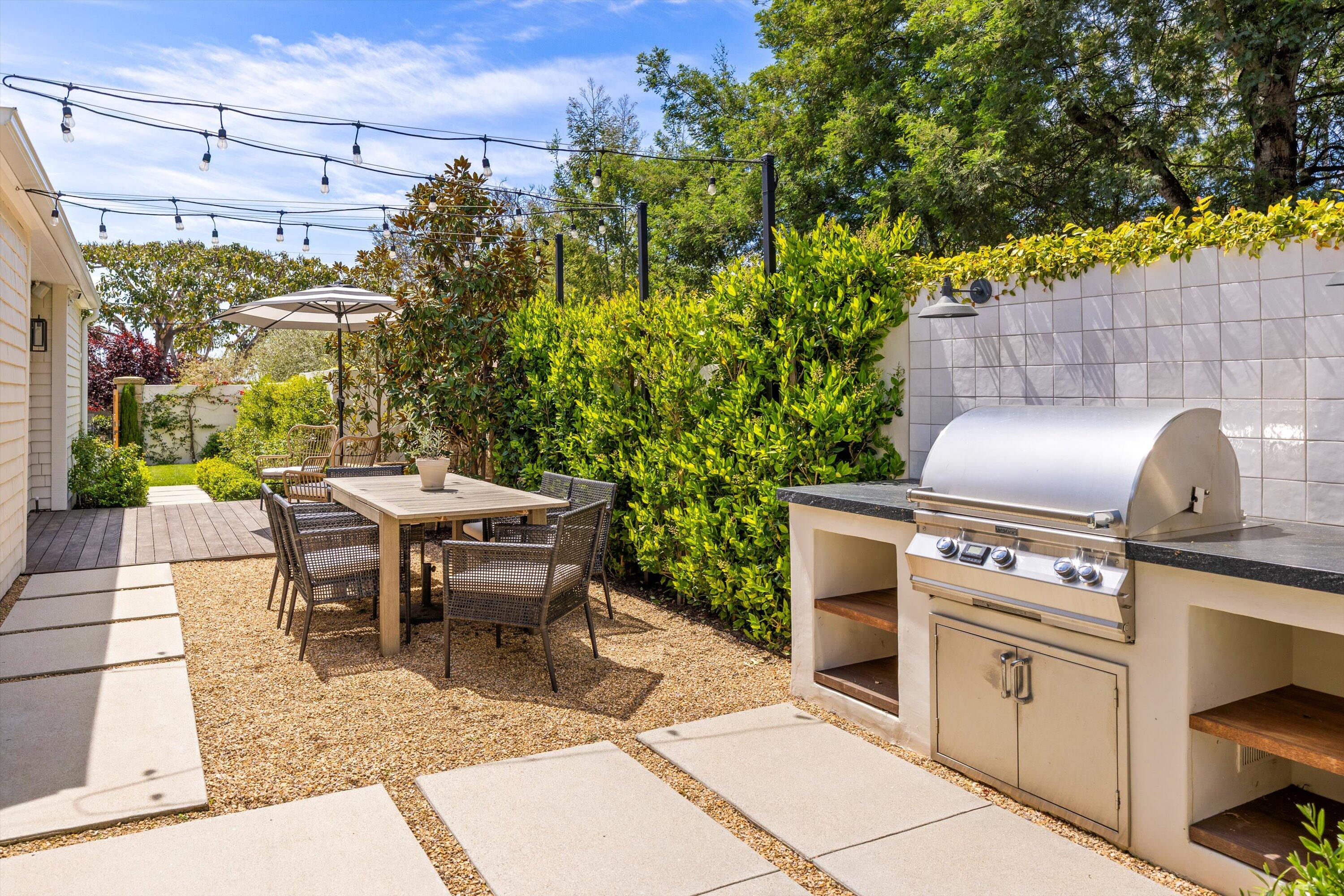 1152 Hill Road Santa Barbara, CA 93108 - Photo 18 of 22 Built-in BBQ