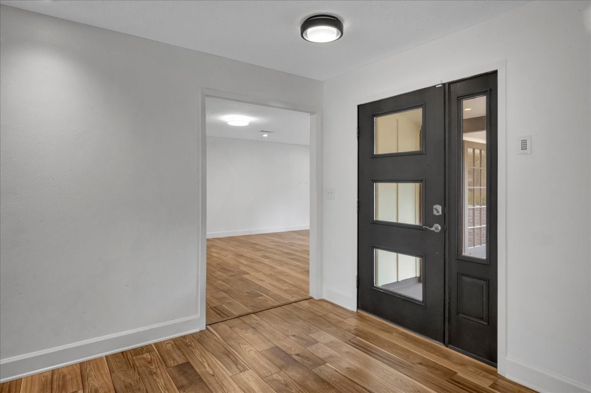 1614 Wavecrest Lane Houston, TX 77062 - Photo 11 of 42 just past the front door, find the large flex room: ideal for an office, workout room, or add a door and make it a 4th bedroom.