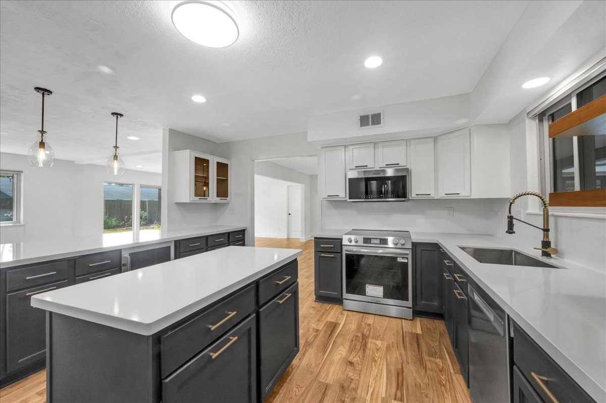 1614 Wavecrest Lane Houston, TX 77062 - Photo 15 of 42