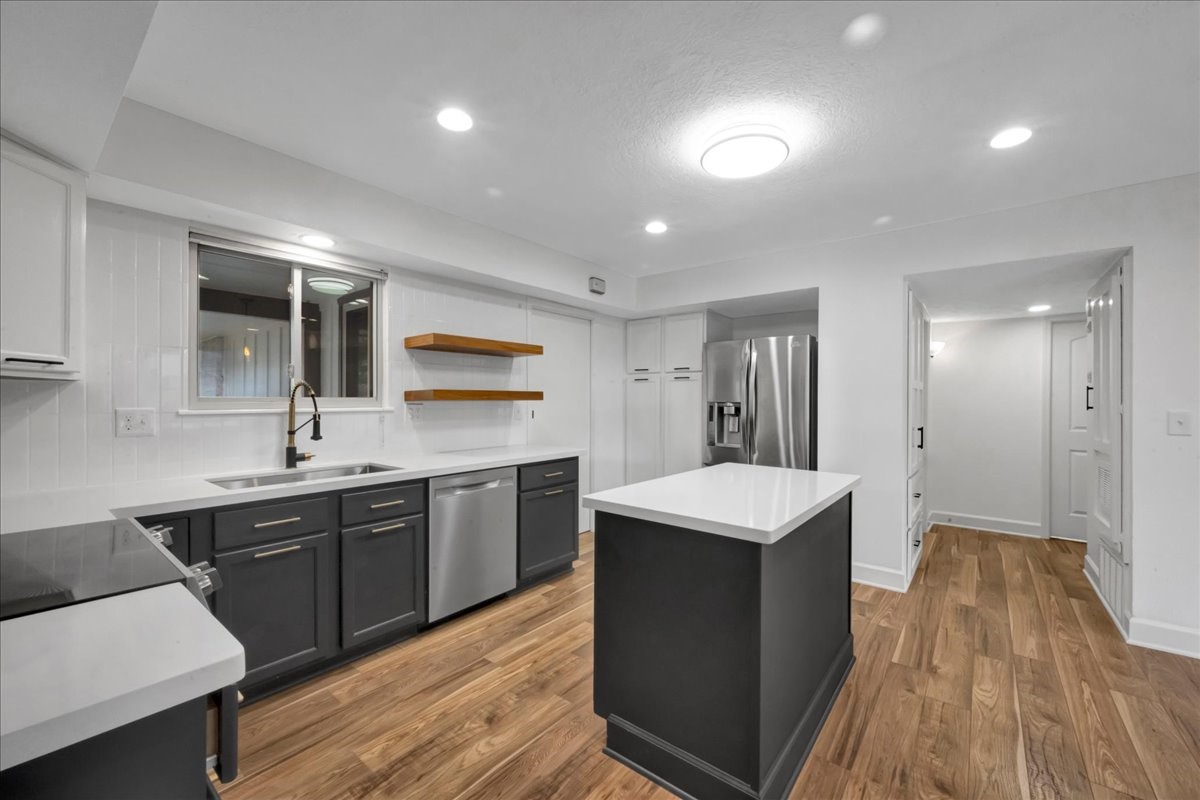 1614 Wavecrest Lane Houston, TX 77062 - Photo 16 of 42 Beautiful Quartz countertops