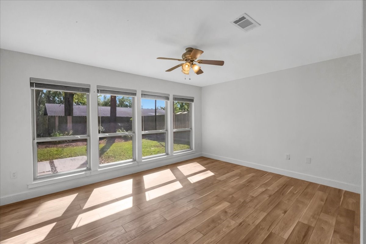 1614 Wavecrest Lane Houston, TX 77062 - Photo 20 of 42 Primary bedroom has lots of natural light. (New windows throughout house.)