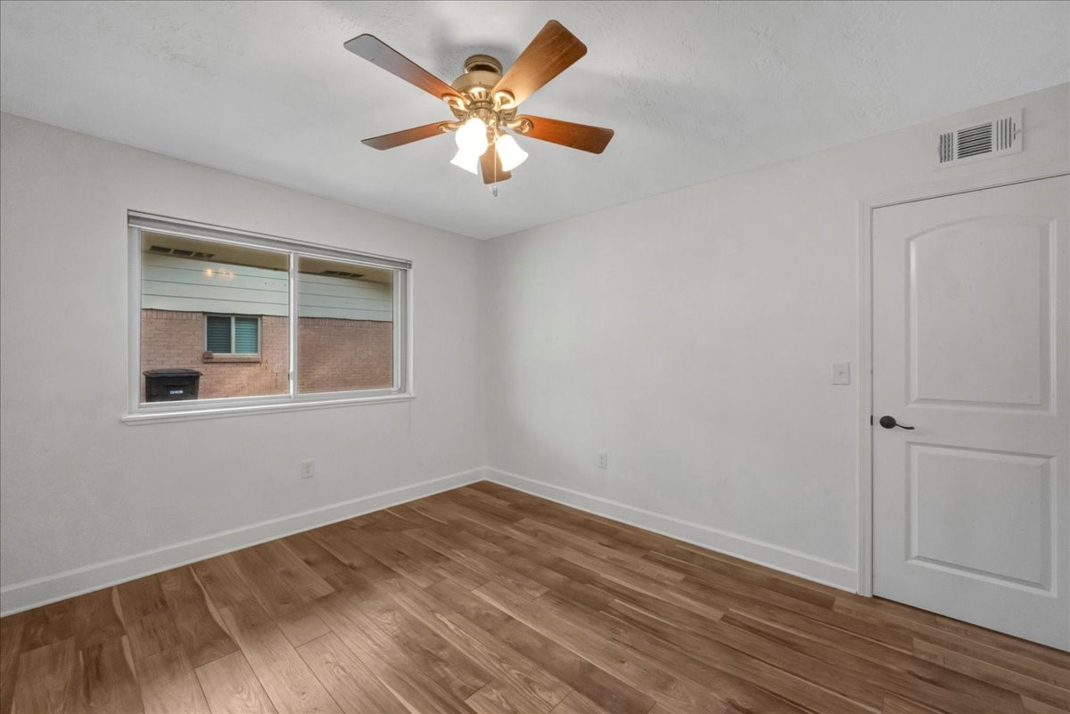 1614 Wavecrest Lane Houston, TX 77062 - Photo 27 of 42 Bedroom #3