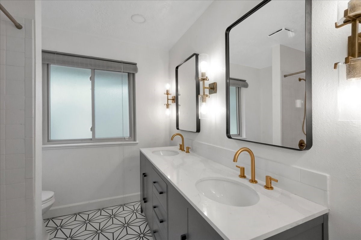 1614 Wavecrest Lane Houston, TX 77062 - Photo 28 of 42 Stunning updated hall bath with double sinks and a shower/tub combo.