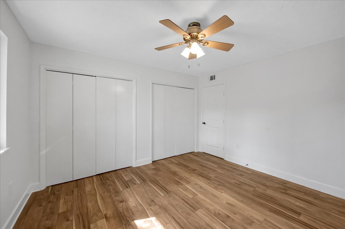 1614 Wavecrest Lane Houston, TX 77062 - Photo 31 of 42 Rear bedroom (#3) boasts 2 closets.