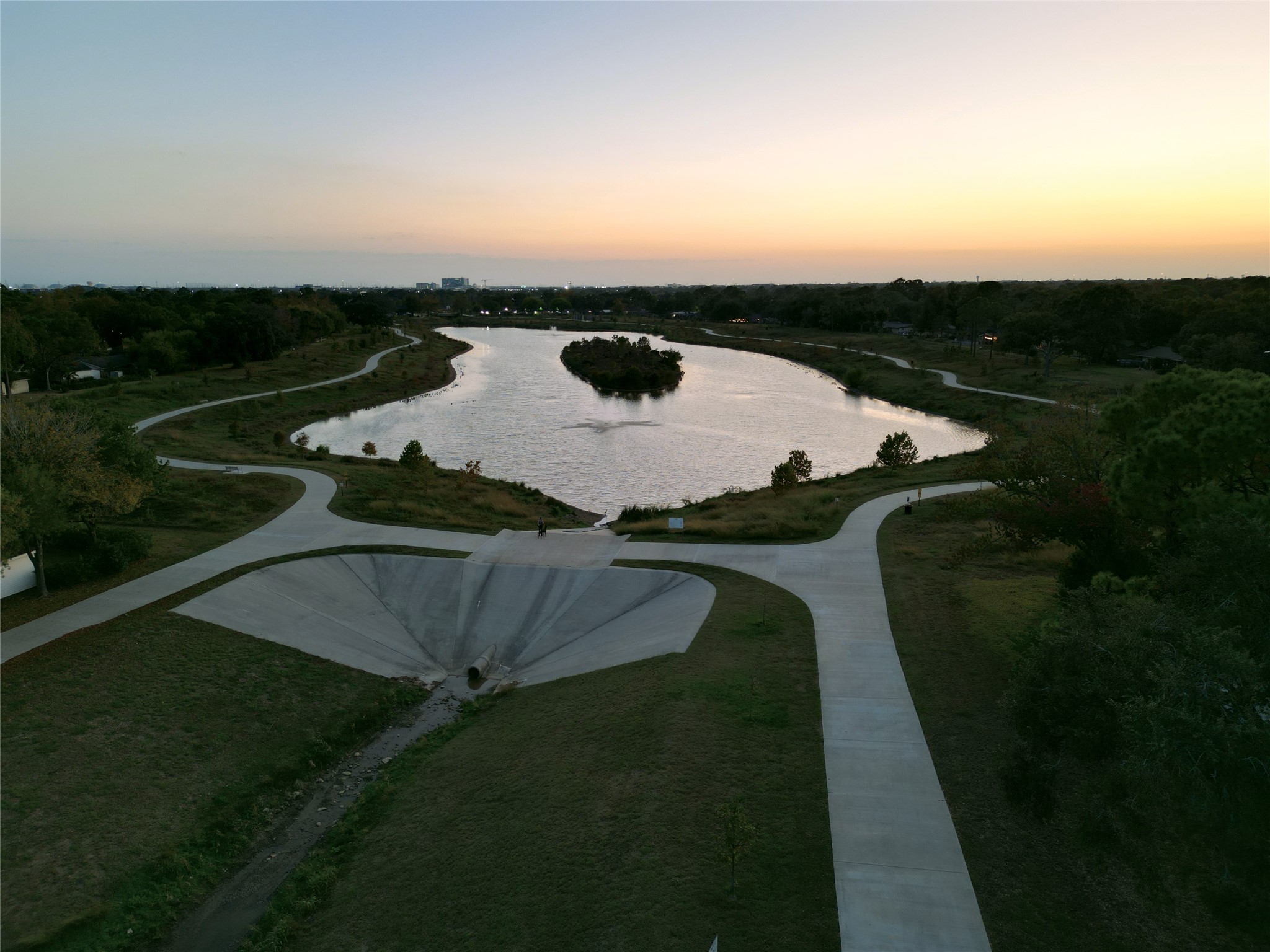 1614 Wavecrest Lane Houston, TX 77062 - Photo 38 of 42 The beautiful Exploration Green is within walking distance of Wavecrest.